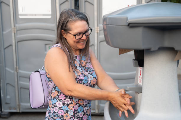 Best Portable toilet rental cost  in Holcom, KS